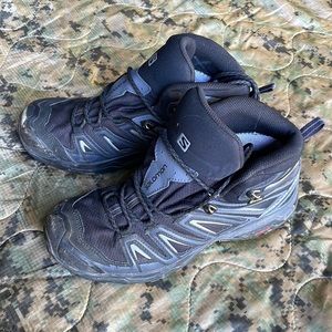 Salomon hiking boots men’s size 8